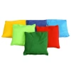 ويقوم أطفال رياض الأطفال بإلقاء ألعاب أكياس رمل صغيرة لرمي أكياس رمل في الهواء الطلق Item Picture